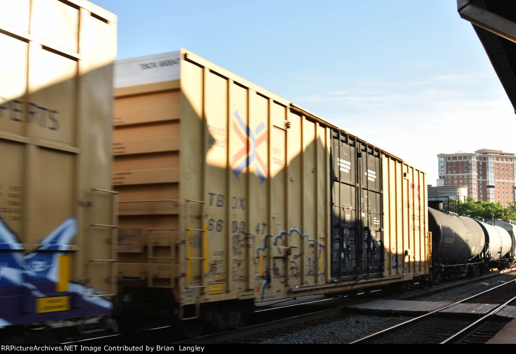 660047